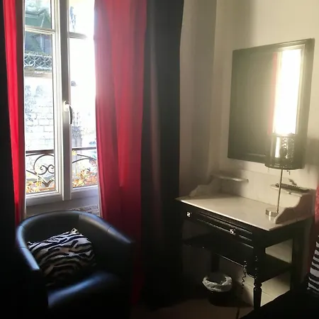 מלון Boutique Saint-louis 3*