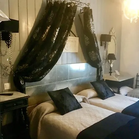 מלון Boutique Saint-louis 3*